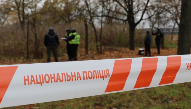 Харківщина: ексгумували тіла батька і доньки, які загинули від обстрілу росіян на власному подвір’ї