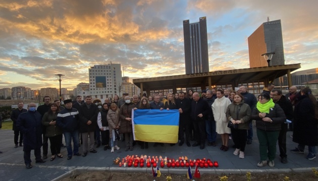 У Туреччині запалили свічки на знак пам'яті за жертвами голодоморів в Україні