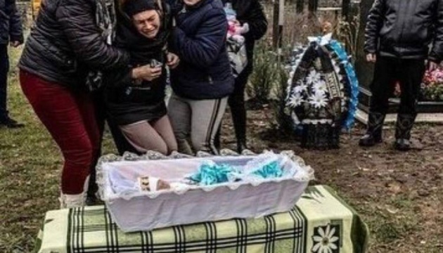 На Запоріжжі поховали немовля, яке загинуло внаслідок ракетного удару рф по лікарні