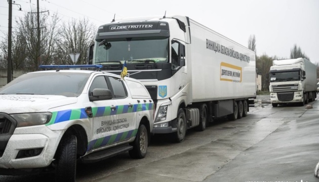 Humanitarian aid convoys arrive in Kherson from all over Ukraine 