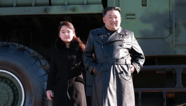 «Герой КНДР»: Кім Чен Ин нагородив балістичну ракету
