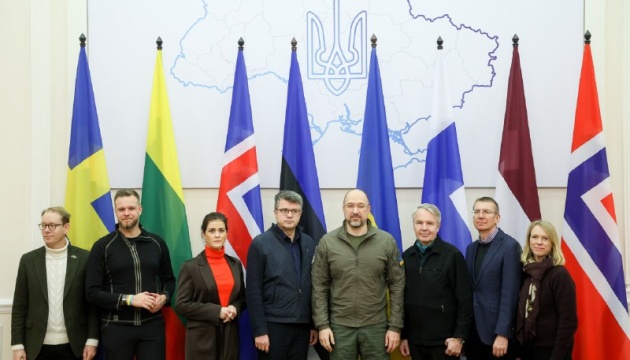北欧・バルト７か国外相がウクライナ訪問　シュミハリ首相はＳＷＩＦＴからの全ての露銀行遮断に期待