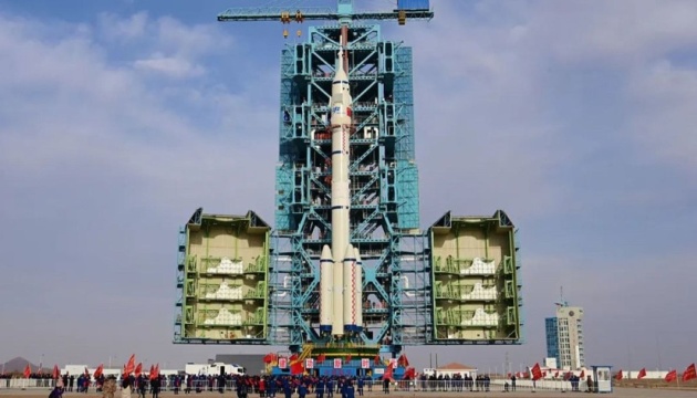 Китай запустив на власну космічну станцію ще трьох тайконавтів