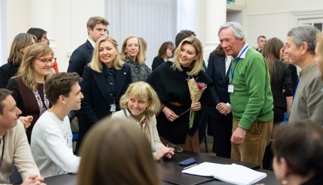 Зеленська зустрілась у Лондоні з українськими біженцями