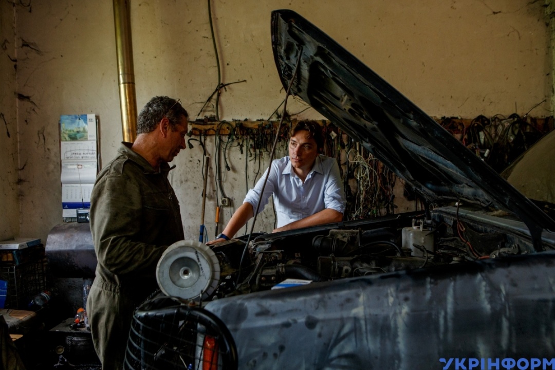 Ужгородський письменник Андрій Любка на зібрані гроші купляє і переганяє автомобілі для українських військових