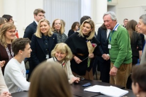 Зеленська зустрілась у Лондоні з українськими біженцями