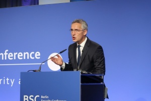 НАТО закликає Північну Корею припинити провокації із запусками супутника