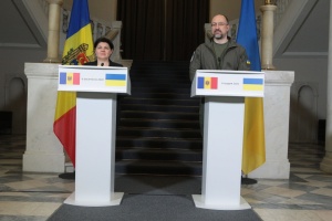 PMs of Ukraine, Moldova agree on air defense cooperation
