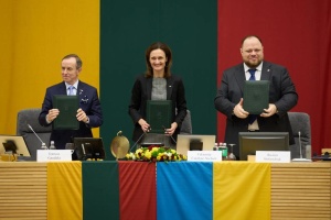 Спікери парламентів України, Литви та Польщі закликають світ посилити санкційний тиск на рф