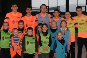 Футболісти «Шахтаря» зустрілися з дітлахами із Shelter Centre у Львові