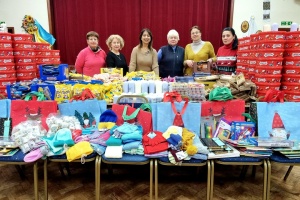 Діаспорянки з Великої Британії передали дітям в Україну різдвяні подарунки