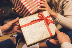 Латвійці зможуть передати різдвяні подарунки українським дітям - у країні запустили акцію