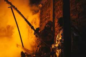У Херсоні рятувальники ліквідували п'ять пожеж, які виникли внаслідок обстрілів рф