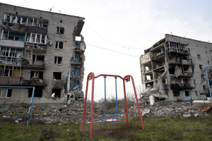 Guerre en Ukraine : Les victimes d’une frappe russe contre un immeuble d’Izioum méritent la justice