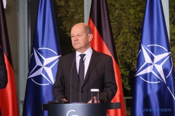 Olaf Scholz demande à Poutine le retrait de ses troupes pour permettre une «solution diplomatique»