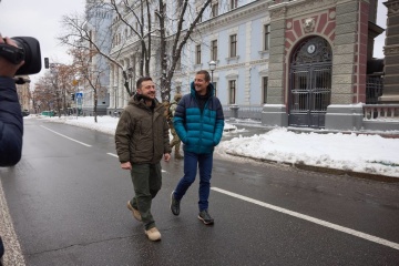 Zełenski podziękował Bearowi Gryllsowi za wizytę na Ukrainie

