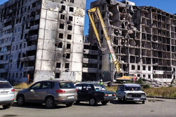 W Mariupolu najeźdźcy masowo wyburzają wieżowce

