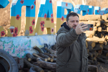 Zelensky llega a la ciudad de Sloviansk en la región de Donetsk
