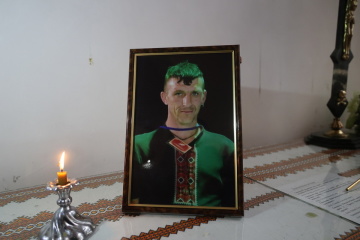 ハルキウ市でロシア占領政権に殺害された作家ヴァクレンコ氏の告別式開催
