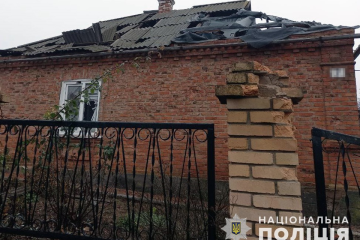 Friedliche Dörfer in Oblast Saporischschja befeuert, eine Frau getötet