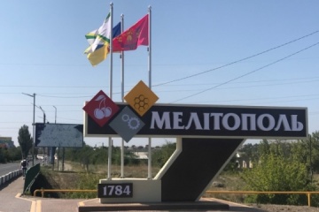 „Drachenzähne“: Beton-Sperren im Zentrum von Melitopol aufgestellt