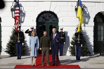 ホワイトハウスでウクライナ米国首脳会談開始