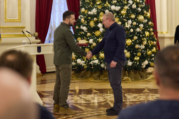 President Zelensky presents state awards to power engineers