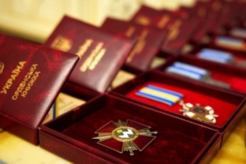 President awards 119 Ukrainian defenders, including two posthumously
