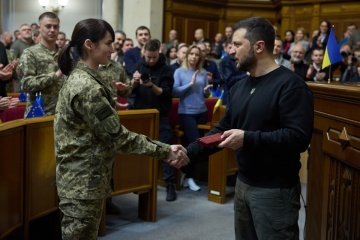 Zelensky presents state awards to Ukrainian military in Verkhovna Rada