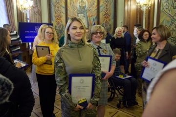 President Zelensky presents Golden Heart awards to volunteers
