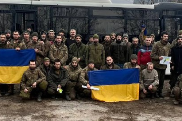 ウクライナ、ロシアとの被拘束者交換でウクライナ軍人１４０人を帰還させる
