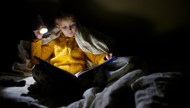 «Свята в темряві»: світ збирає гроші на 4,5 мільйона ліхтариків для українських дітей