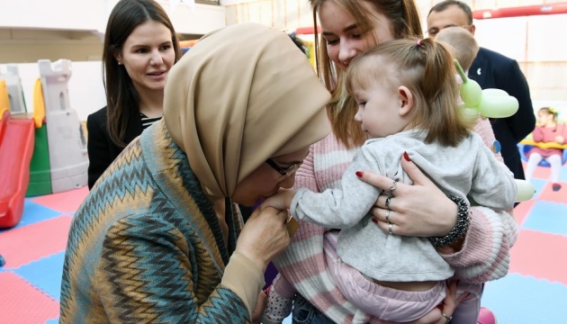 First Lady of Türkiye visits Ukrainian orphans evacuated from Odesa