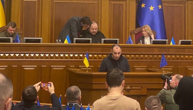 ウクライナ国会、クブラコウ・インフラ相への副首相兼任を決定