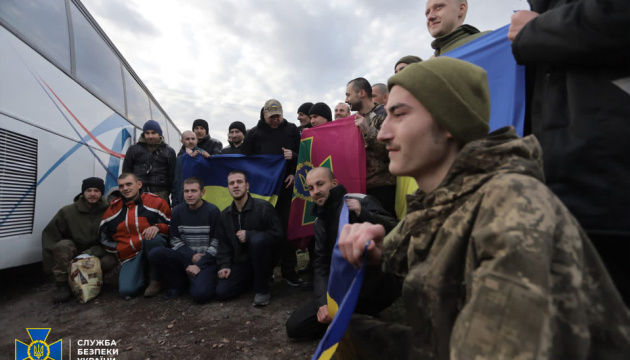 ウクライナ保安庁、捕虜帰還の動画を公開