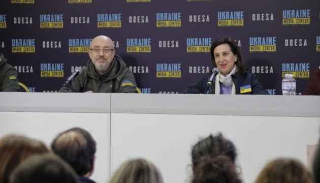 Міністри оборони України та Іспанії обговорили деталі наступного пакету допомоги