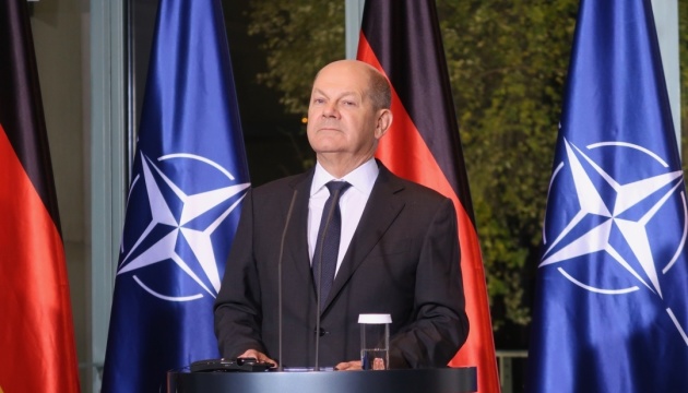 Шольц запевнив, що Німеччина нарощуватиме внесок у НАТО