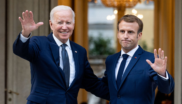 Joe Biden et Emmanuel Macron réaffirment le soutien continu de leurs deux pays à l’Ukraine