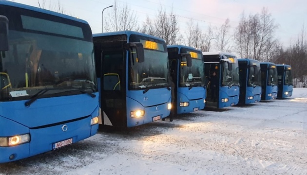 Естонія відправила на Харківщину дев’ять автобусів із гумдопомгою