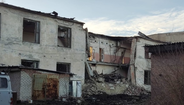 Russians hit 13 settlements in Donetsk region in past day