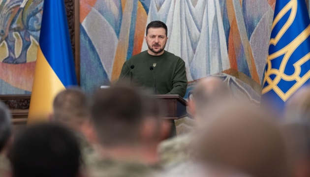 Zelensky presents state awards to Ukrainian defenders released from Russian captivity