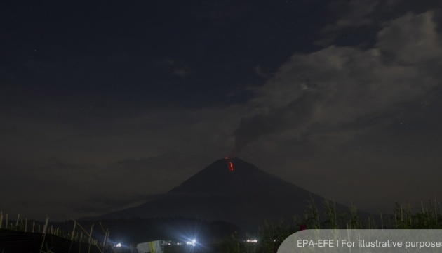 На острові Ява прокинувся найвищий вулкан Індонезії