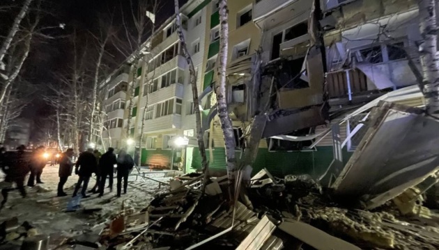 У росії стався вибух у житловому будинку, є загиблі