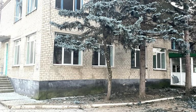 In Region Donezk Mehrstockgebäude und ein Kindergarten durch gegnerischen Beschuss beschädigt