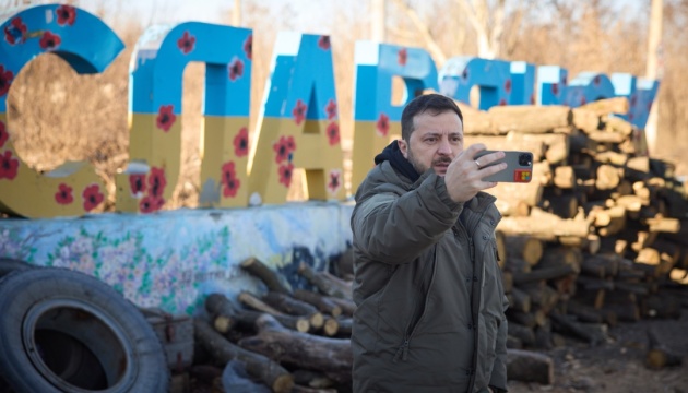 Selenskyj besucht Front in der Ostukraine