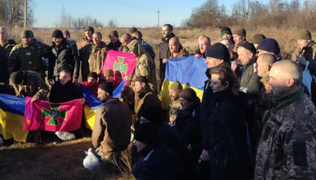 Як зустрічали 60 звільнених українських захисників