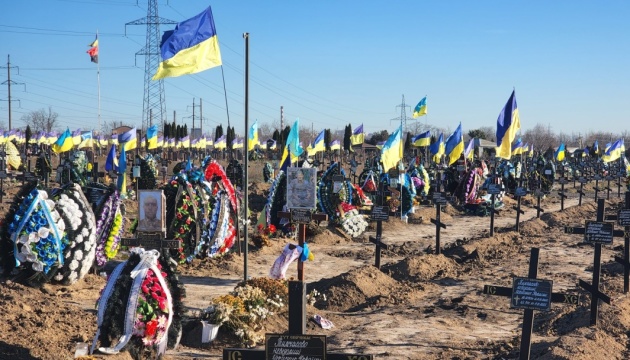 Посол Франції вшанував пам’ять загиблих українських воїнів на цвинтарі у Дніпрі