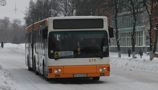 На Кіровоградщині через ожеледицю на маршрути не виїхали автобуси