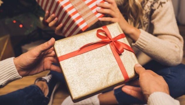 Латвійці зможуть передати різдвяні подарунки українським дітям - у країні запустили акцію