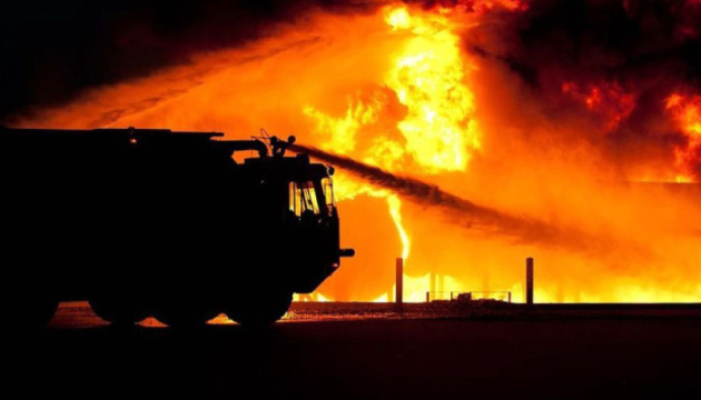 У Харкові та області внаслідок ракетного удару виникли пожежі на об’єктах інфраструктури